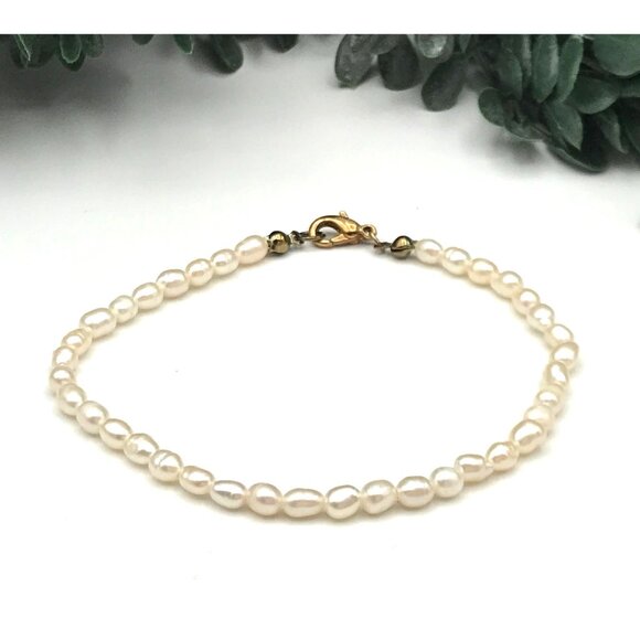 Vintage style Freshwater Pearl Bracelet With Gold tone 7" length - Picture 2 of 4